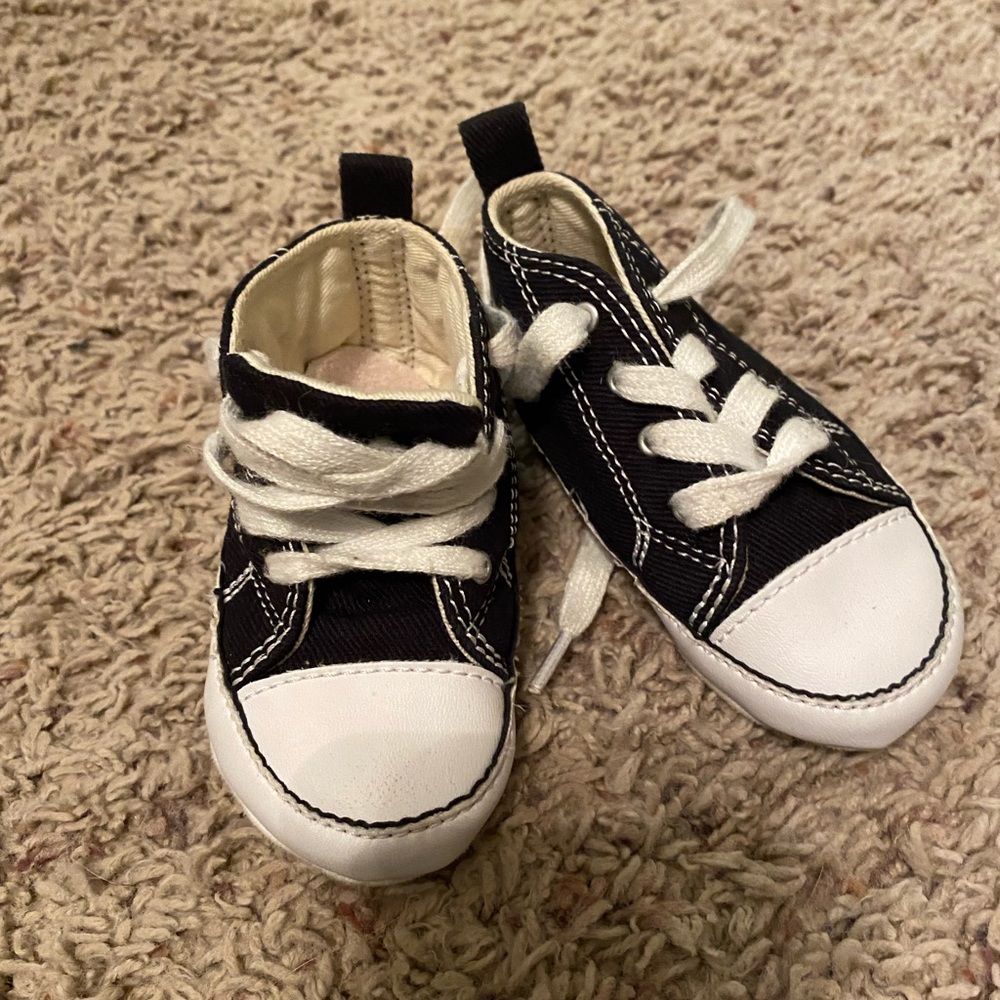 Baby converse tie shoes